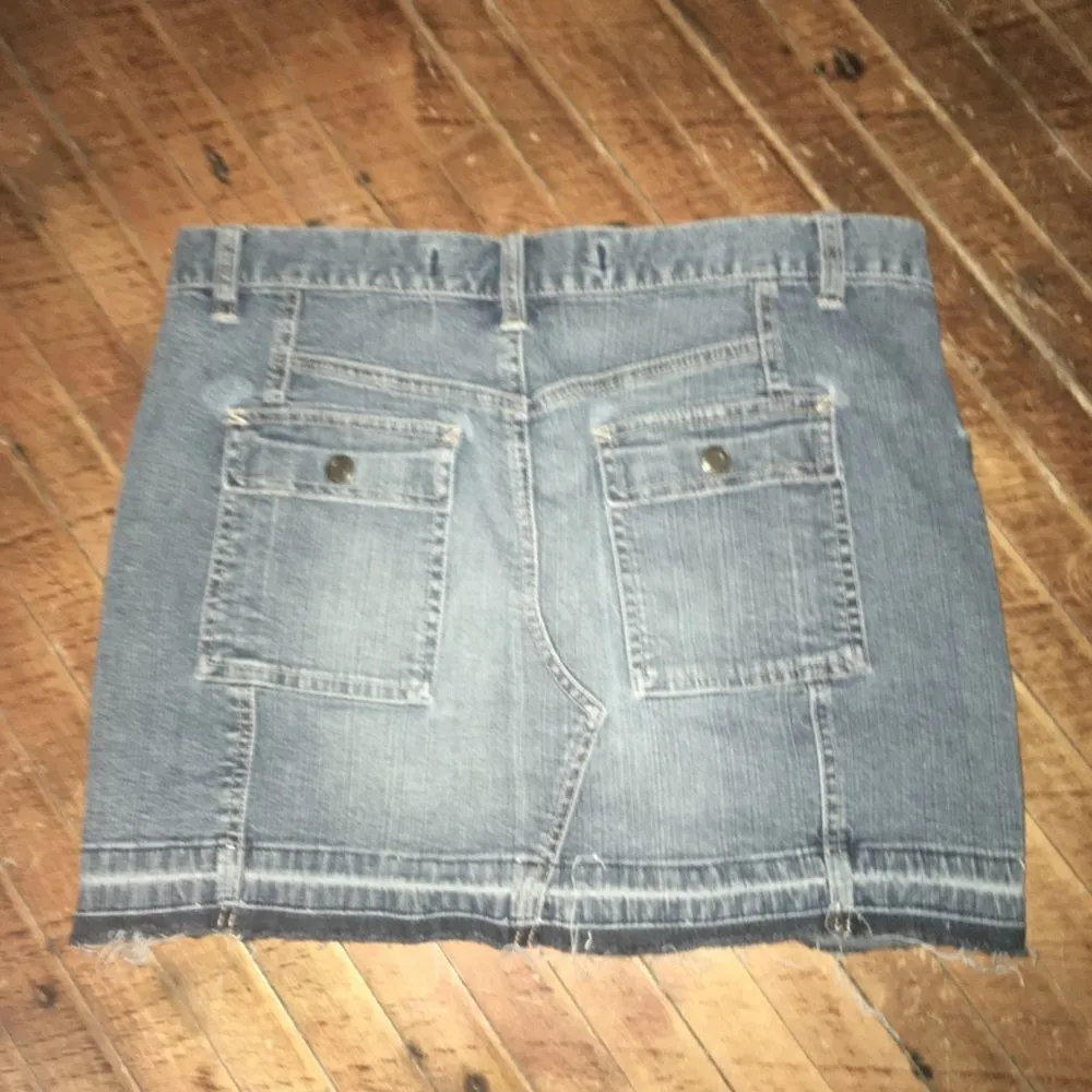 EXPRESS  5/6 raw hem Y2K denim skirt - Image 2