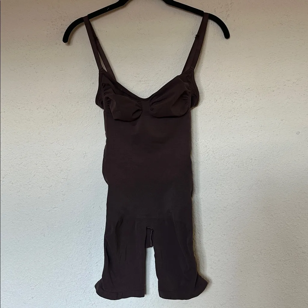 SKIMS, SEAMLESS SCULPT MID THIGH BODYSUIT NWOT‎ Cocoa brown size XL - Image 4