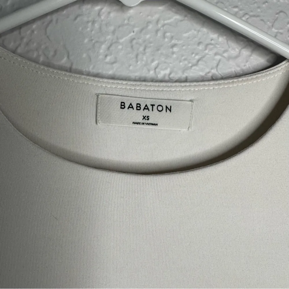 Babaton Aritzia Women's Long Sleeve Crew Crop Top White Size XS Stretch Classic - Image 3