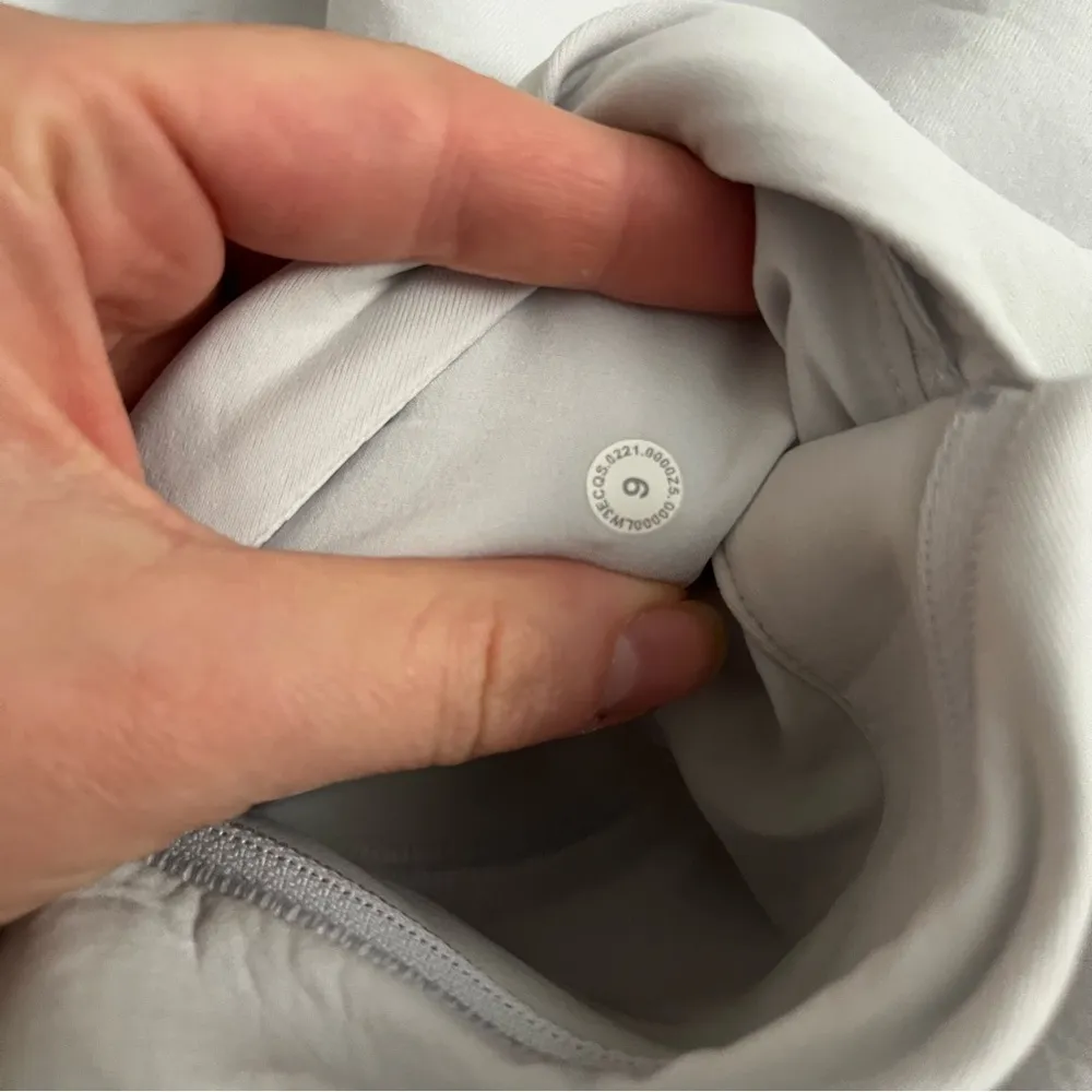 lululemon airwrap hoodie arctic white size 6 - Image 2