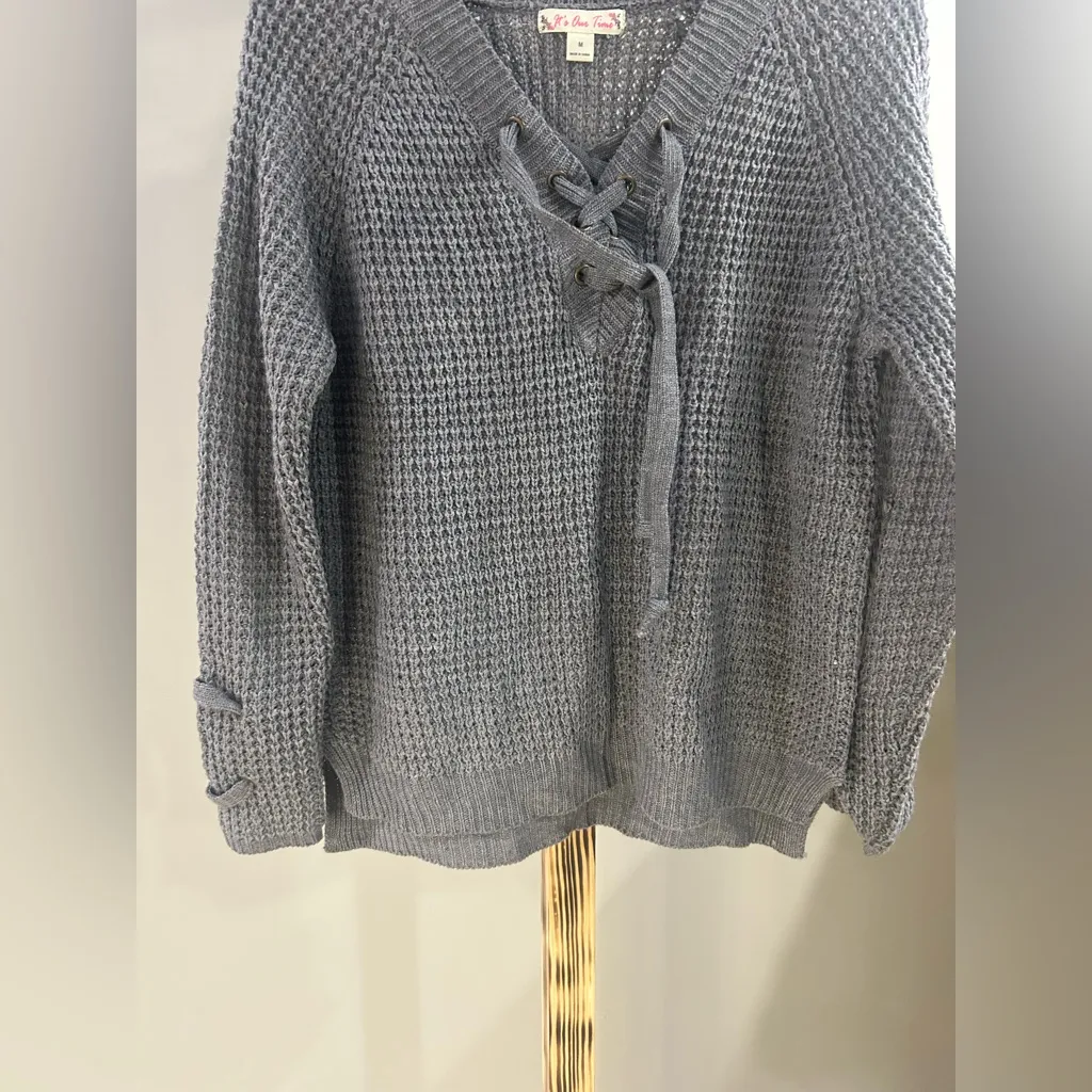 Itโs Our Time Gray Textured Knit Lace-Up Pullover Womenโs Size Medium - Image 6