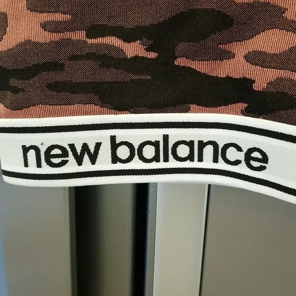💕NEW BALANCE💕 Camo Print Sports Bra Medium - Image 3