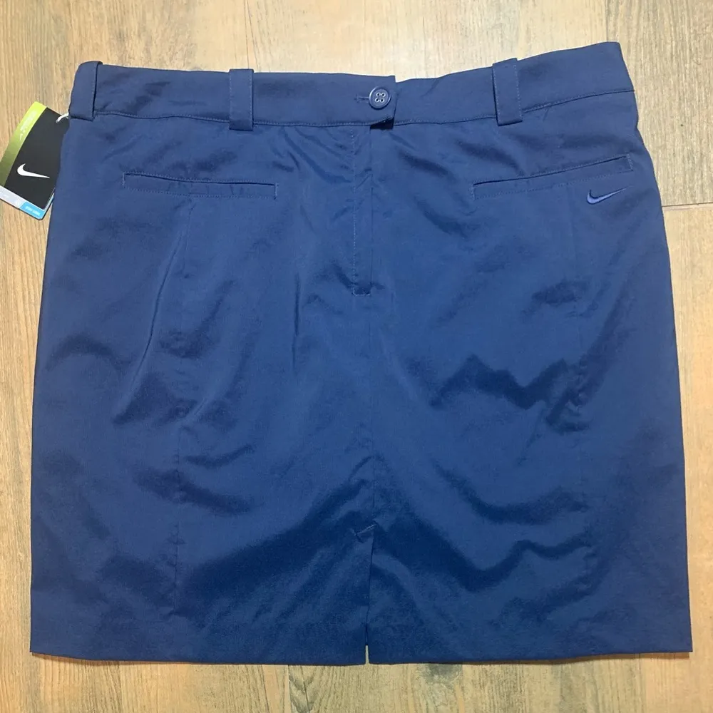 NWT Nike Golf Tour Performance Dri Fit Woman Size 14 Navy Skort.         1687 - Image 2