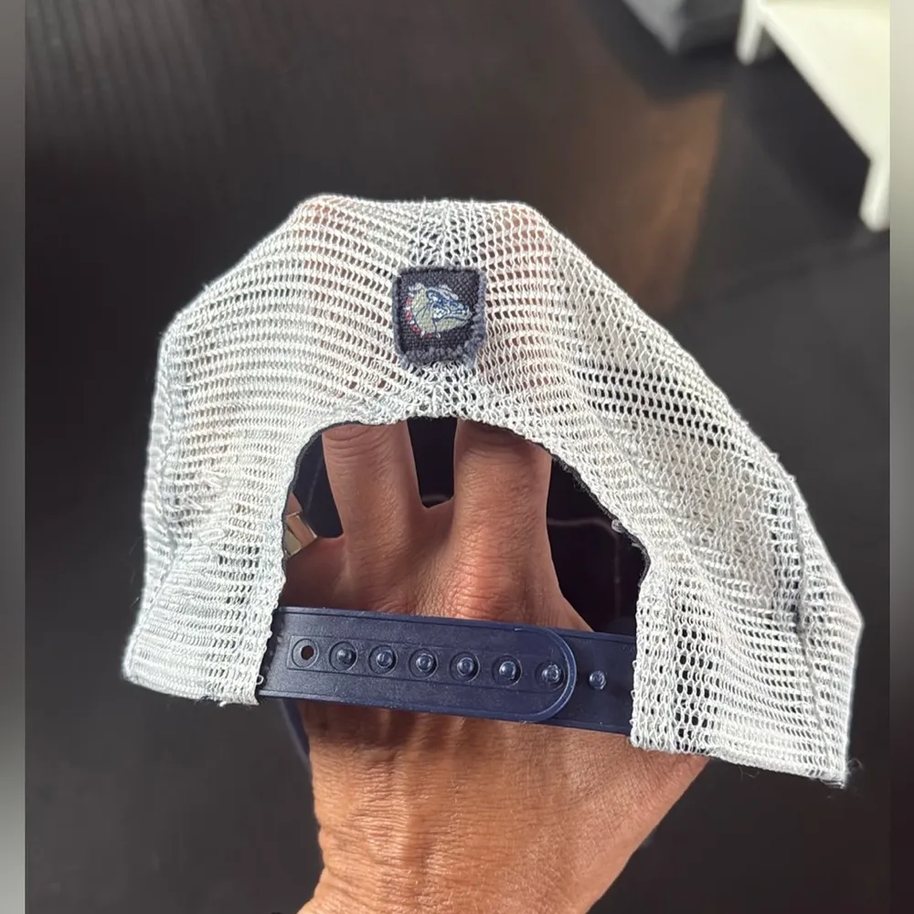 Gonzaga Bulldogs Navy/White trucker hat! Nike! Perfect shape! One size fits all - Image 2