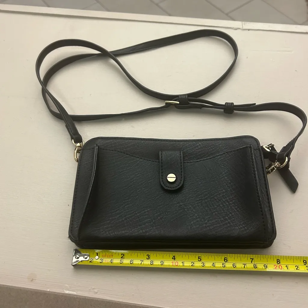 Bag Chic Black Crossbody Bag great shape no flaws— - Image 2