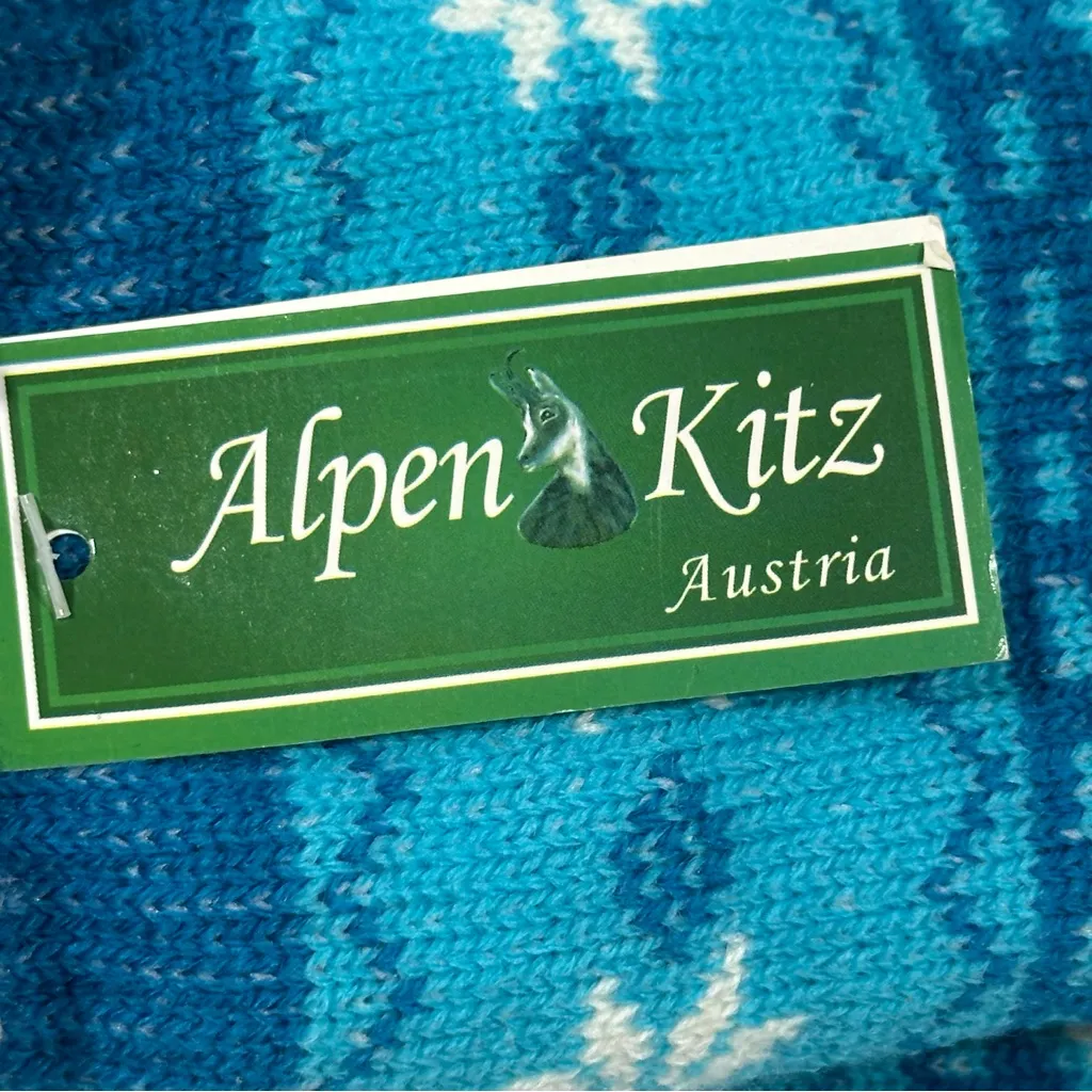 Alpen Kitz Blue and White Knit Warm Snowflake Gripper Slipper Socks Womens 9–11 - Image 2
