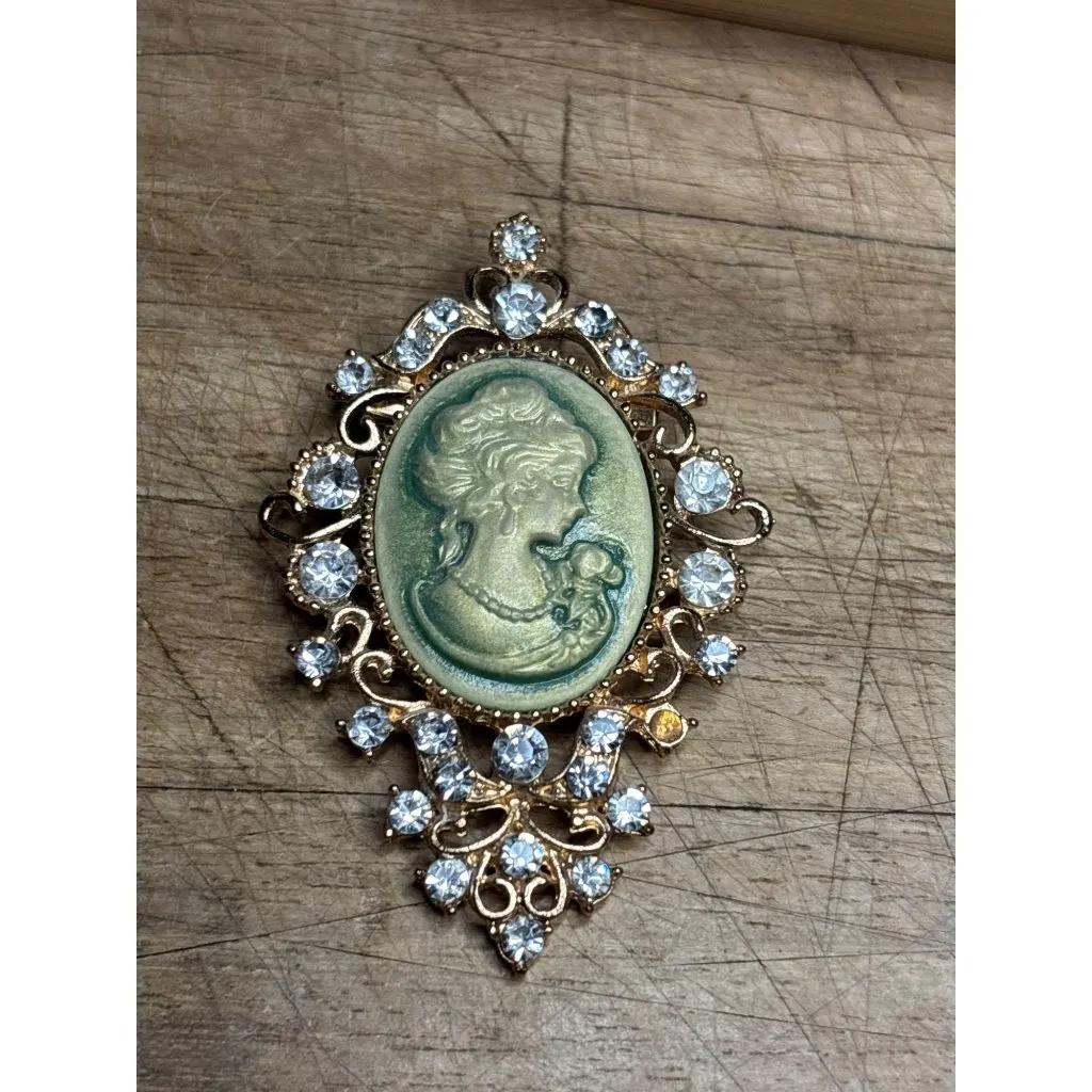 Vintage Style Cameo Brooch With Rhinestones & Ornate Goldtone Frame Green - Image 3