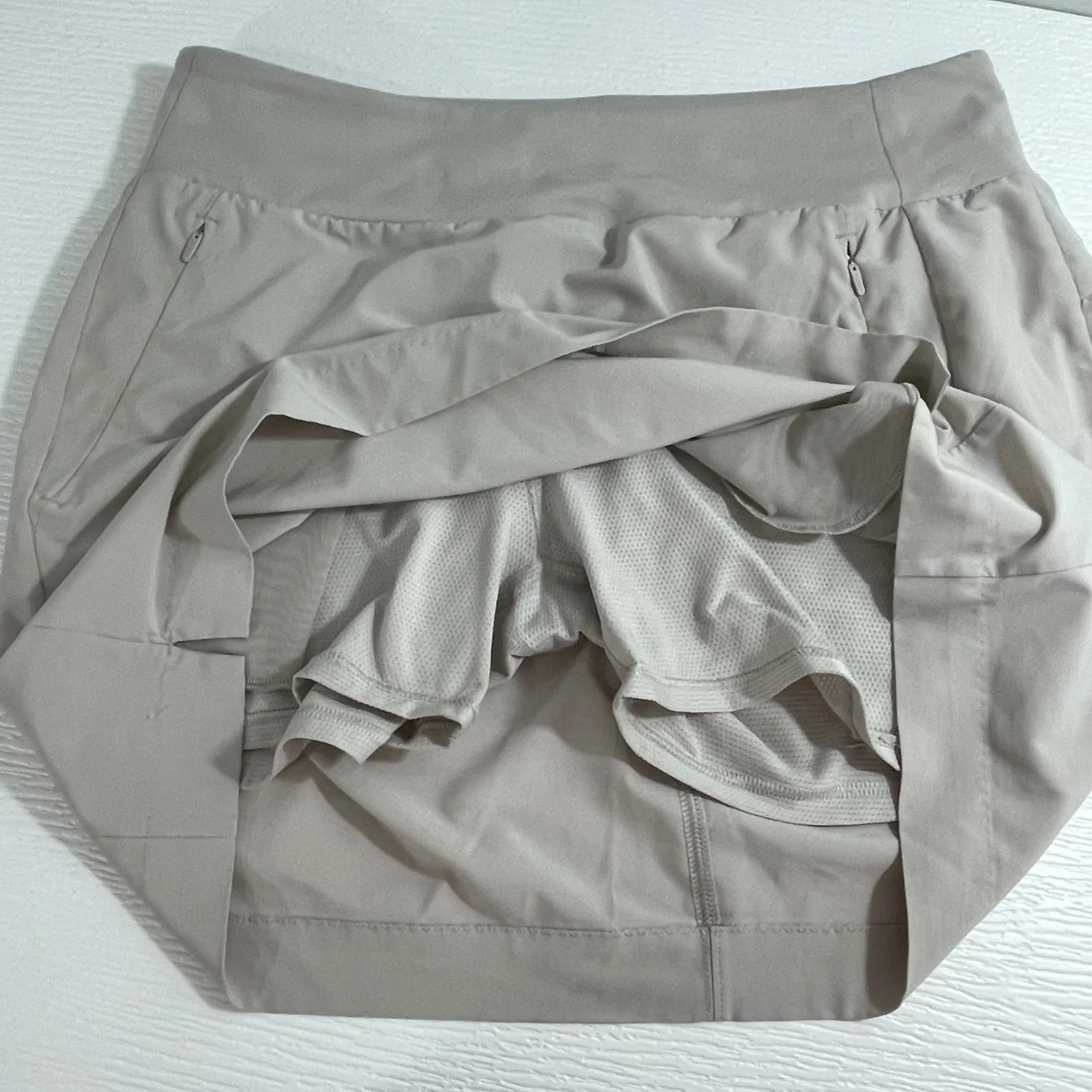 Athleta Soho Skort Tan Beige Size 8 Zip Pockets Built In Shorts Golf Tennis - Image 7