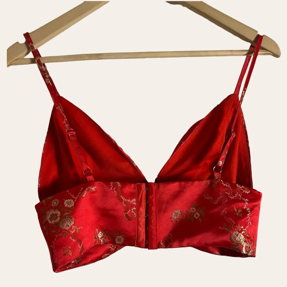 I.AM.GIA. Red Floral Jacquard Satin V-Neck Cropped Top Size Small - Image 6