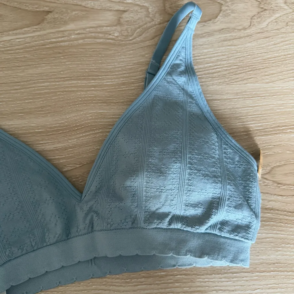 Pink Victoria’s Secret Medium NEW Sky Blue Wireless Bralette Plunge Pointelle - Image 3