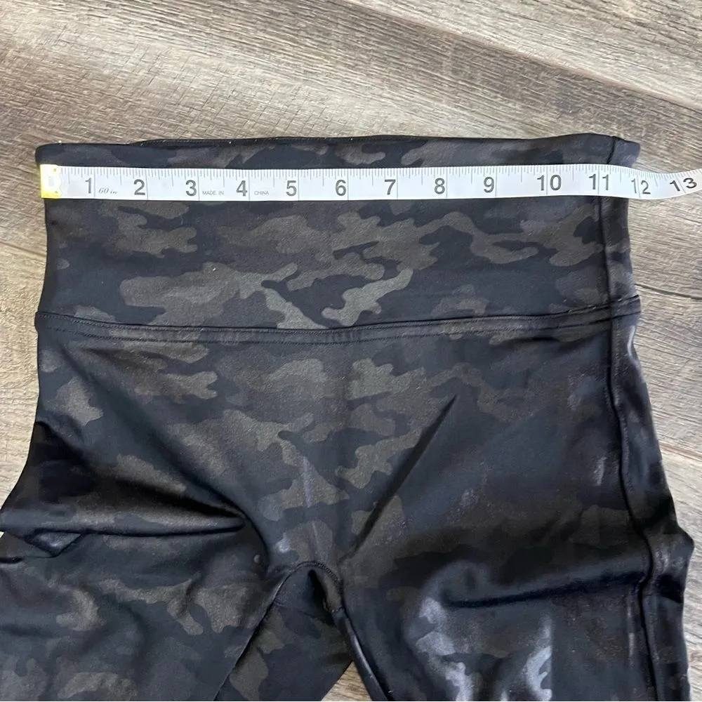 SPANX Faux Leather Shiny Camo Leggings Size Small Black Grey Shaping Pants - Image 15