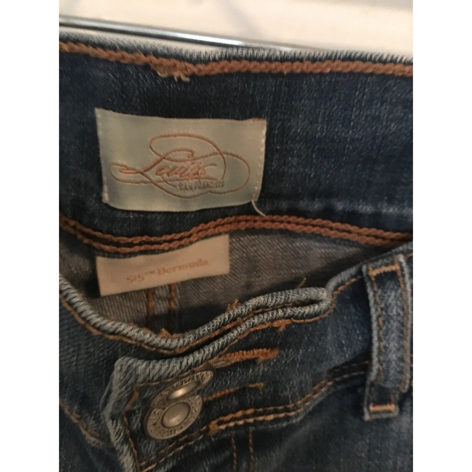 Levi's 515 Women's Size 6 Blue Denim Bermuda Cuffed Jean Shorts with Pockets - Image 4