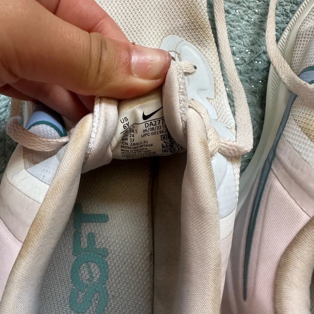 Nike Soft Pink and White Athletic Shoes - Image 5