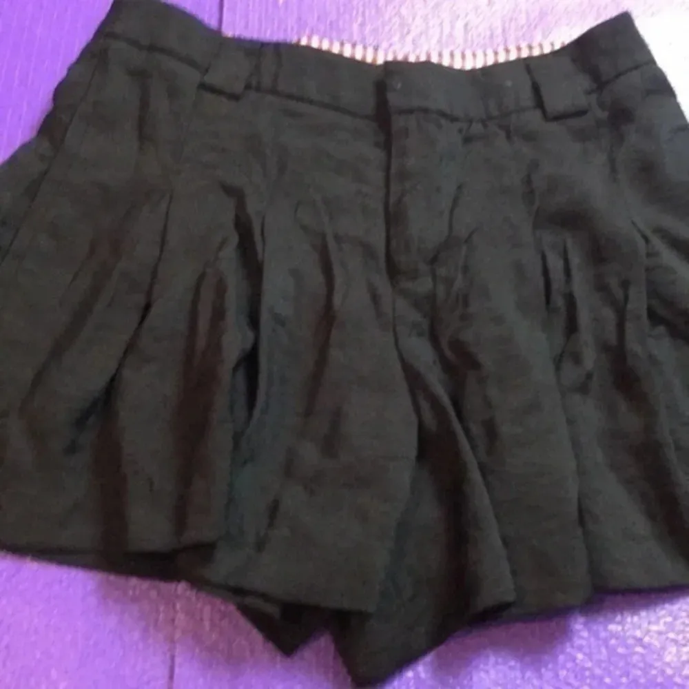 Guess  ladies  shorts S - Image 9