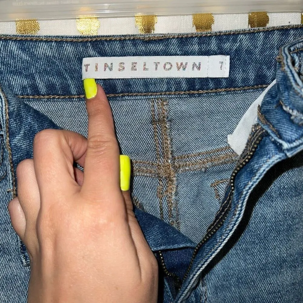 Tinseltown Juniors' Destructed The Mom Jeans Size 7 - Image 4
