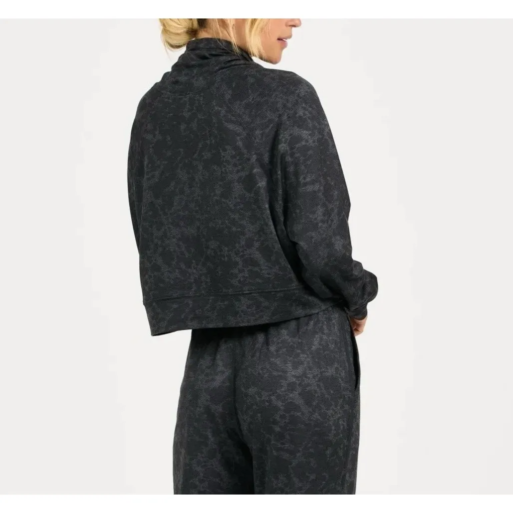 Vuori Halo Essential Funnel Neck Black Camo Pullover Stretch Crop Womens Small - Image 2