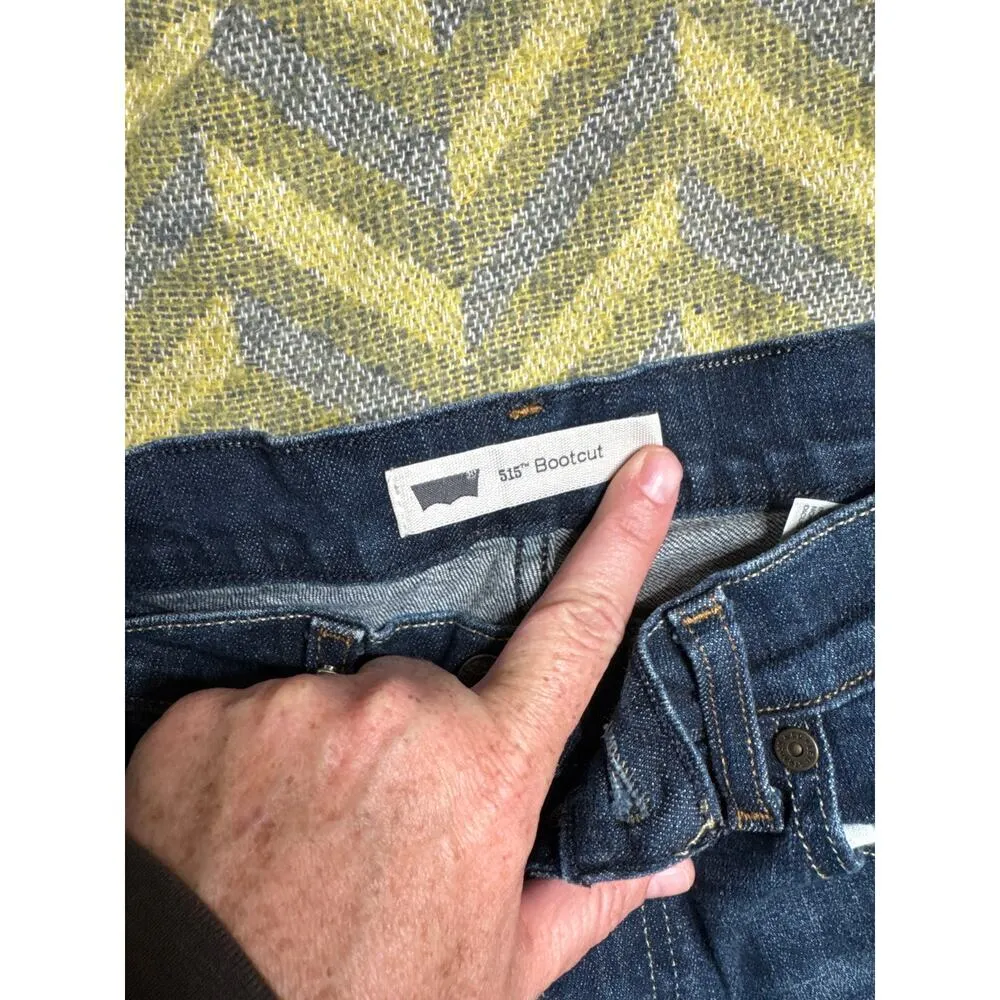 Levi's 515 Bootcut Jeans Size 27x28.5 Mid Rise Dark Wash Flap Pocket Stretch - Image 4