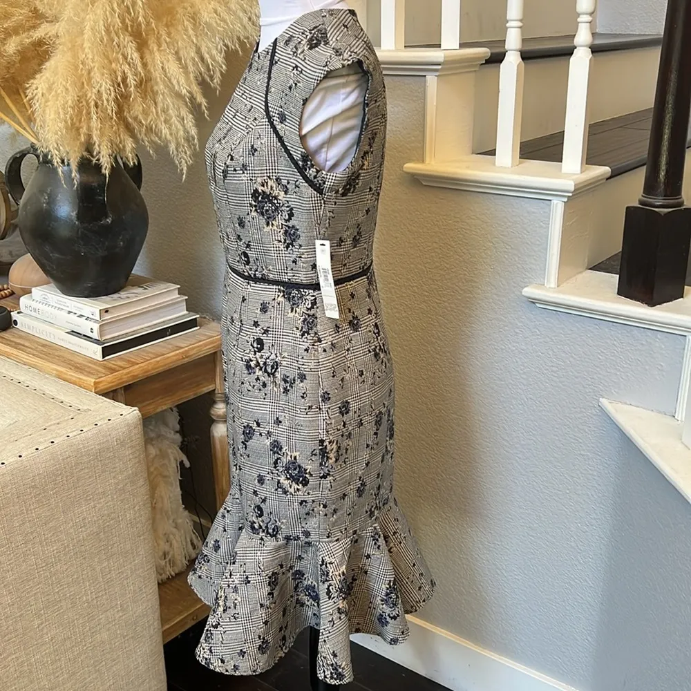 Maggy London Petite Novelty Plaid Sheath with Cap Sleeve and Flounce Hem SZ 6P - Image 6