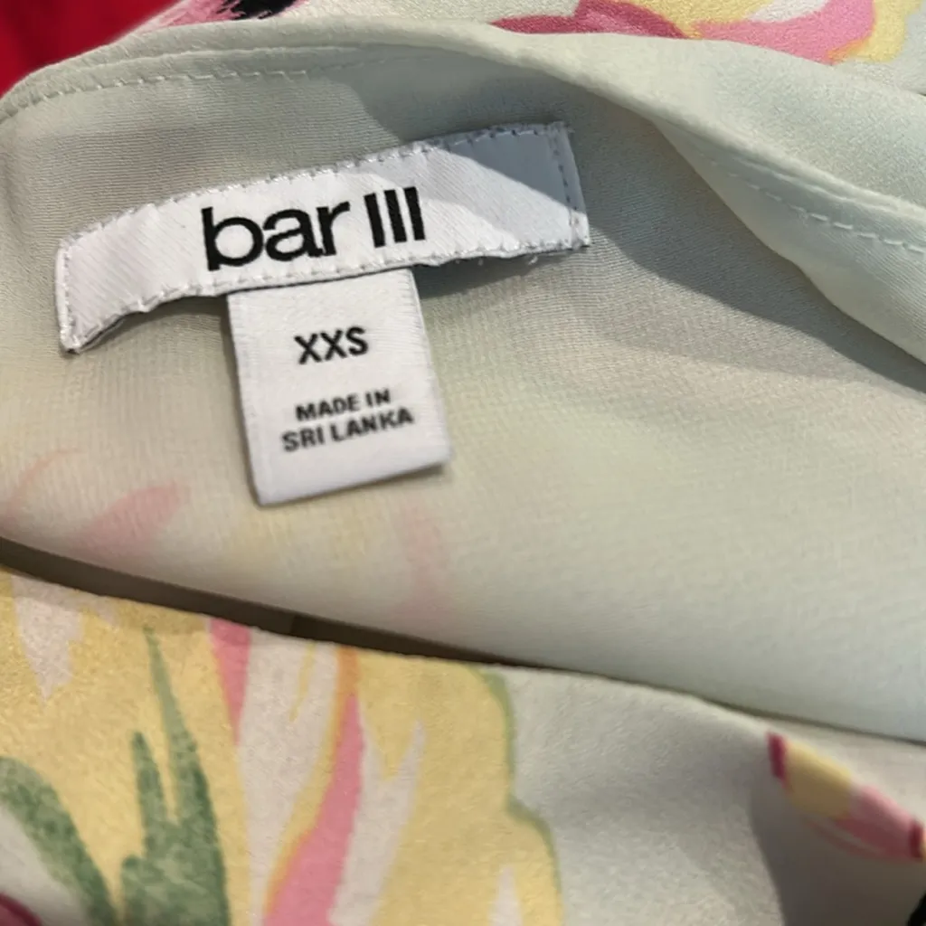 3/$15 BAR III floral tank - Image 5