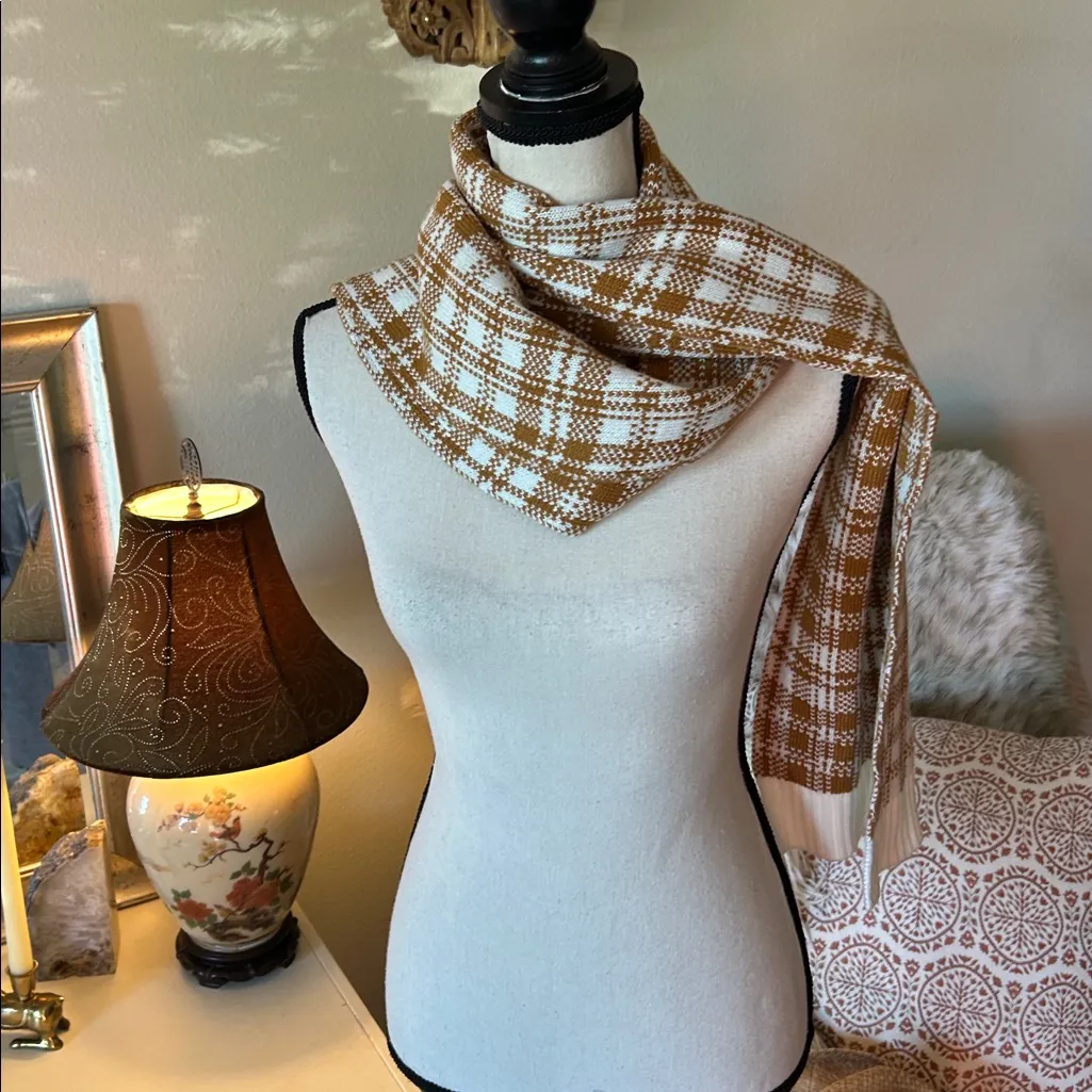 Timberland women’s white mustard plaid knitted scarf OS unisex - Image 3