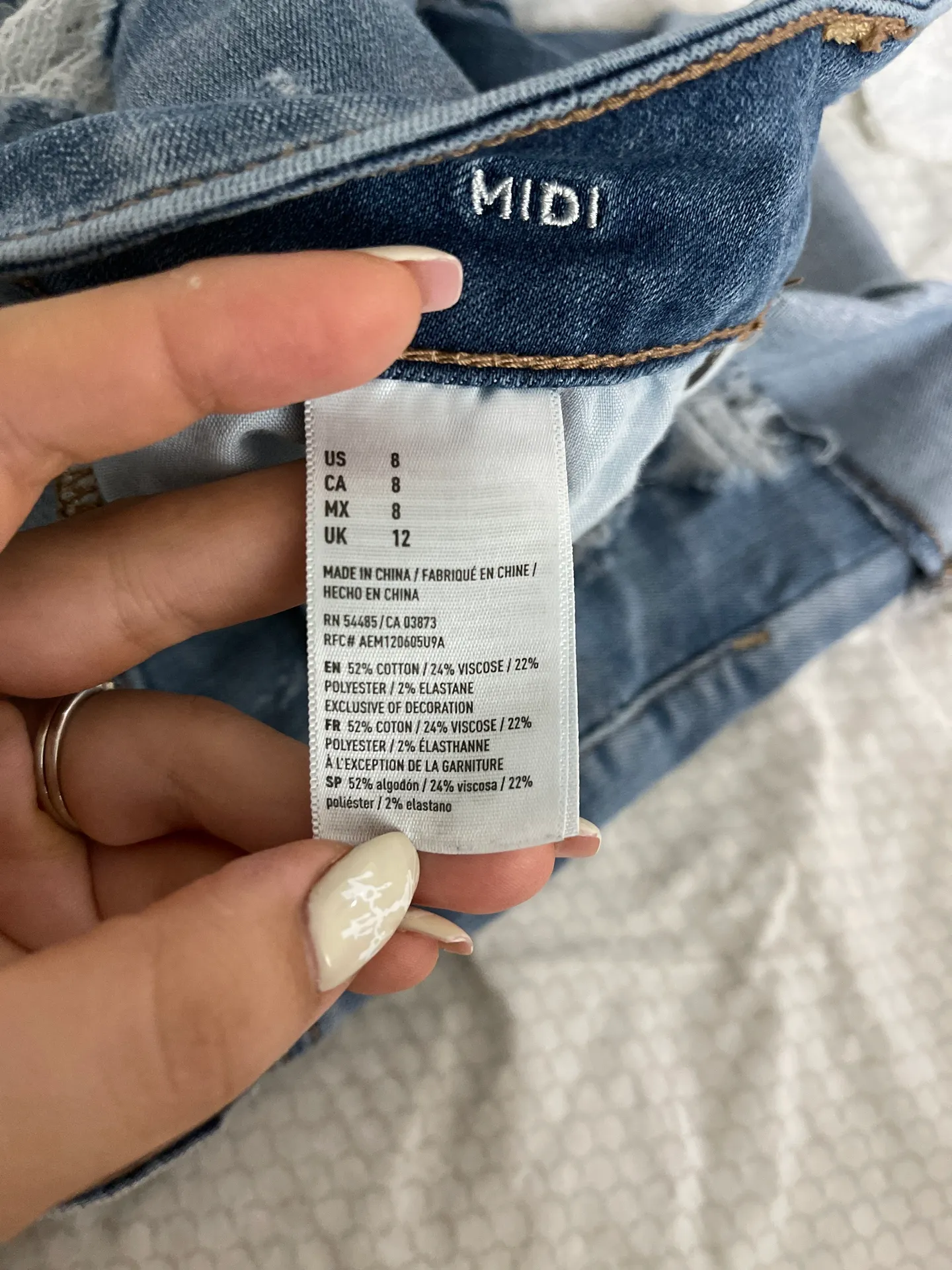 American Eagle Outfitters Short Jeans - Image 3