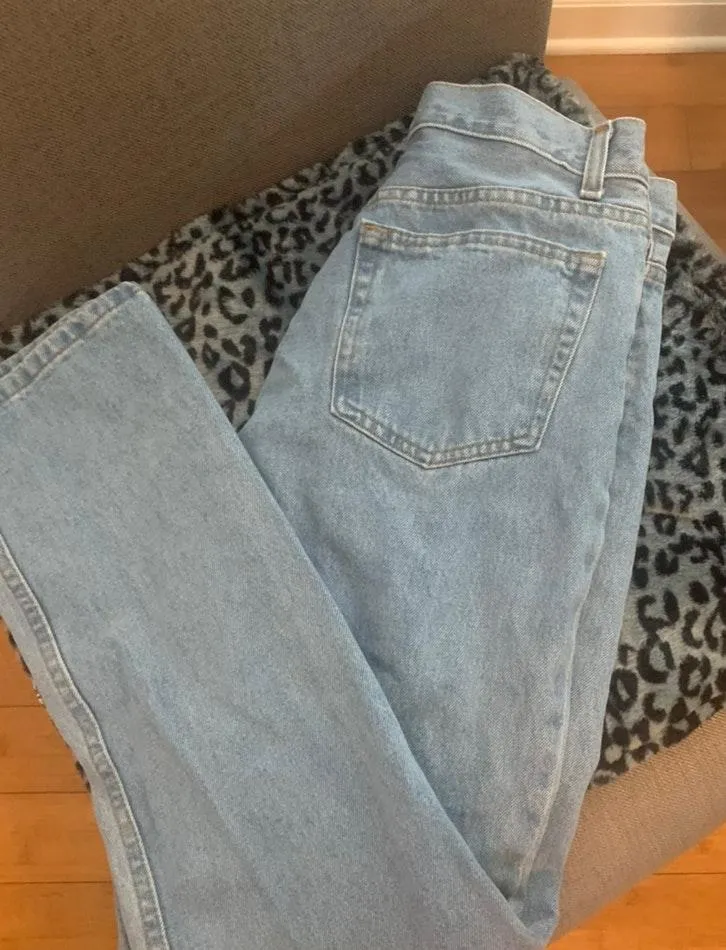 Light Wash Mom Jean Blue Size 29 - Image 3