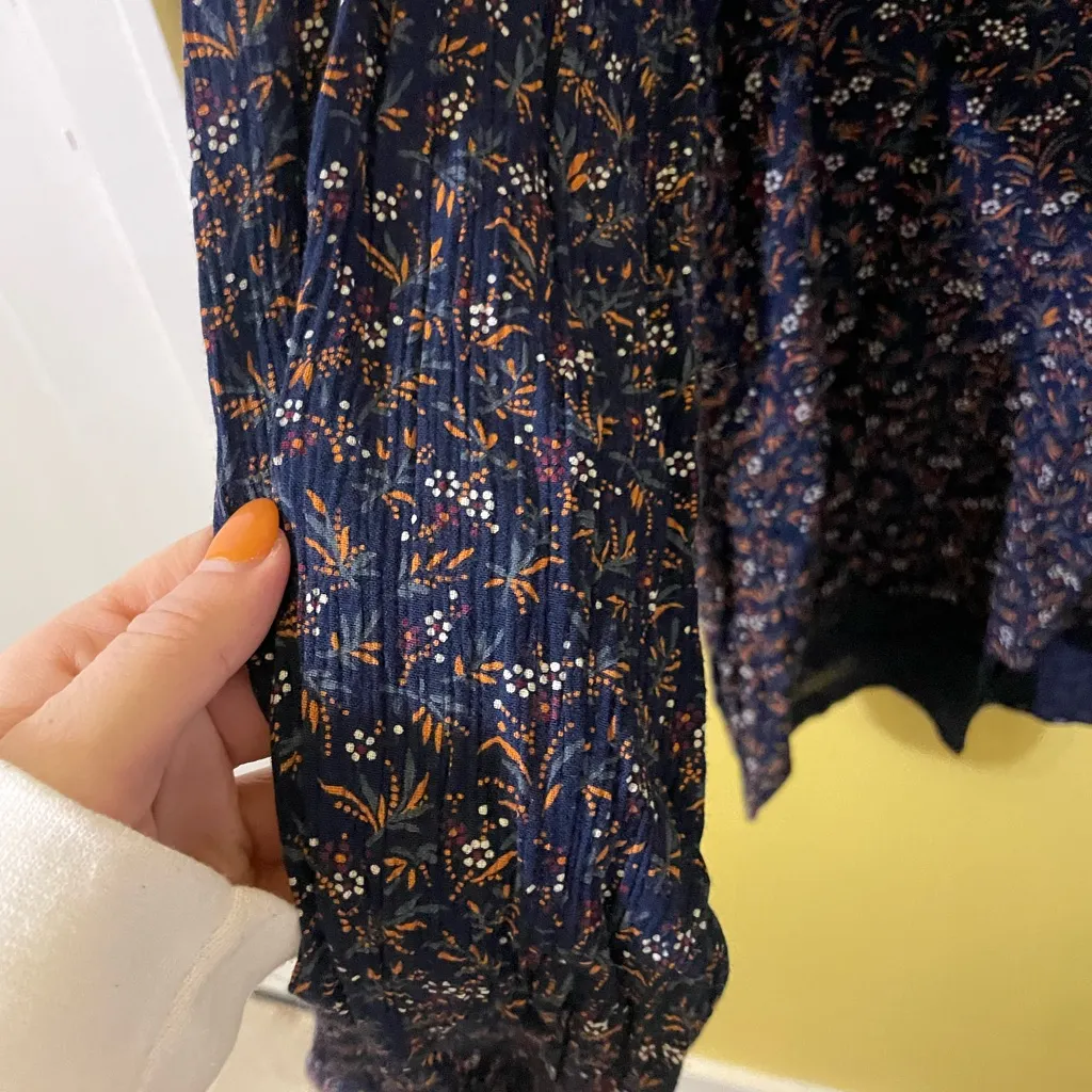 GAP Navy Floral Blouse - Image 2