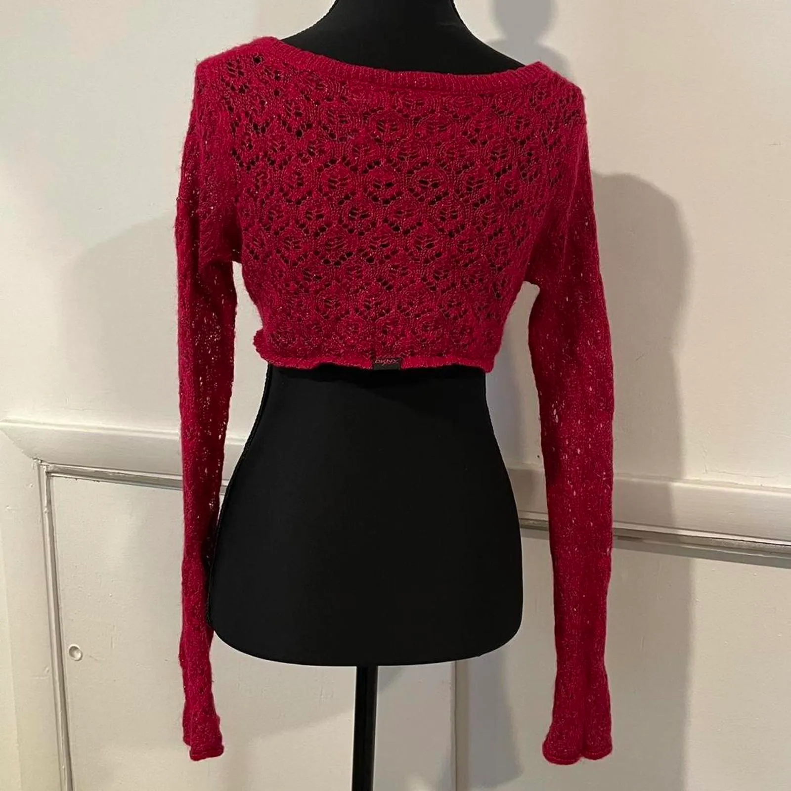 DKNY Jeans Juniors red Cropped Twist Front Cardigan Sweater Size M - Image 4