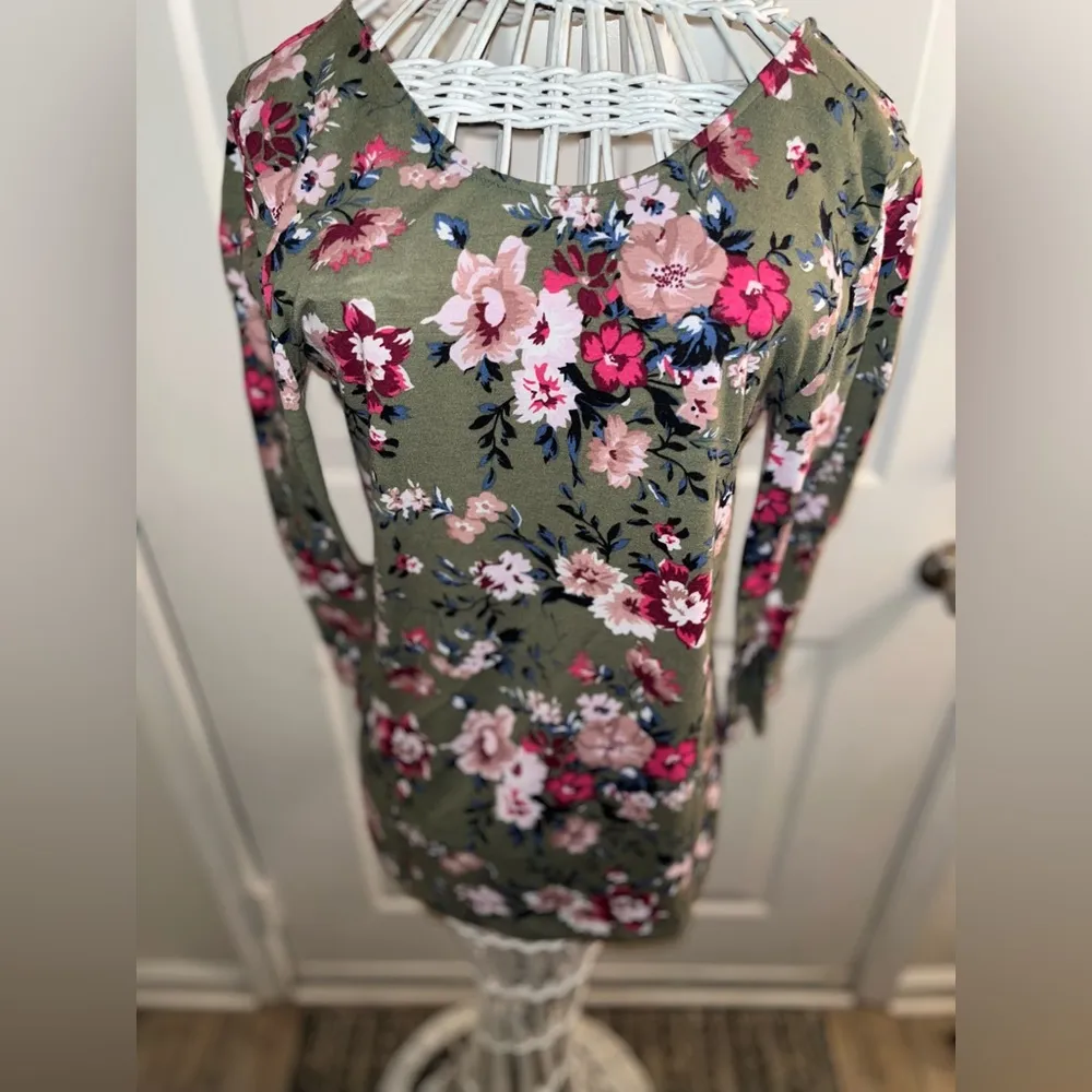 Olive Green Flower Mid Sleeve Blouse - Image 3