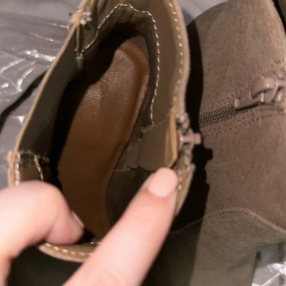 Universal Thread Grey Ankle Boots Sz. 5.5 - Image 3