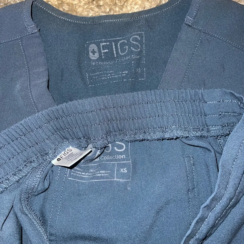 Figs Women’s XS Dark Harbor Scrub Set Casma Top and Yola Pant PO1235 READ - Image 6