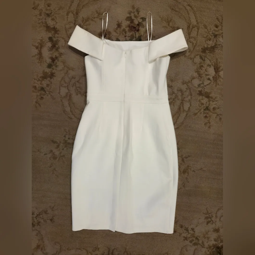 NWT Adelyn Rae Ivory Off Shoulder Dress Size Small - Image 4