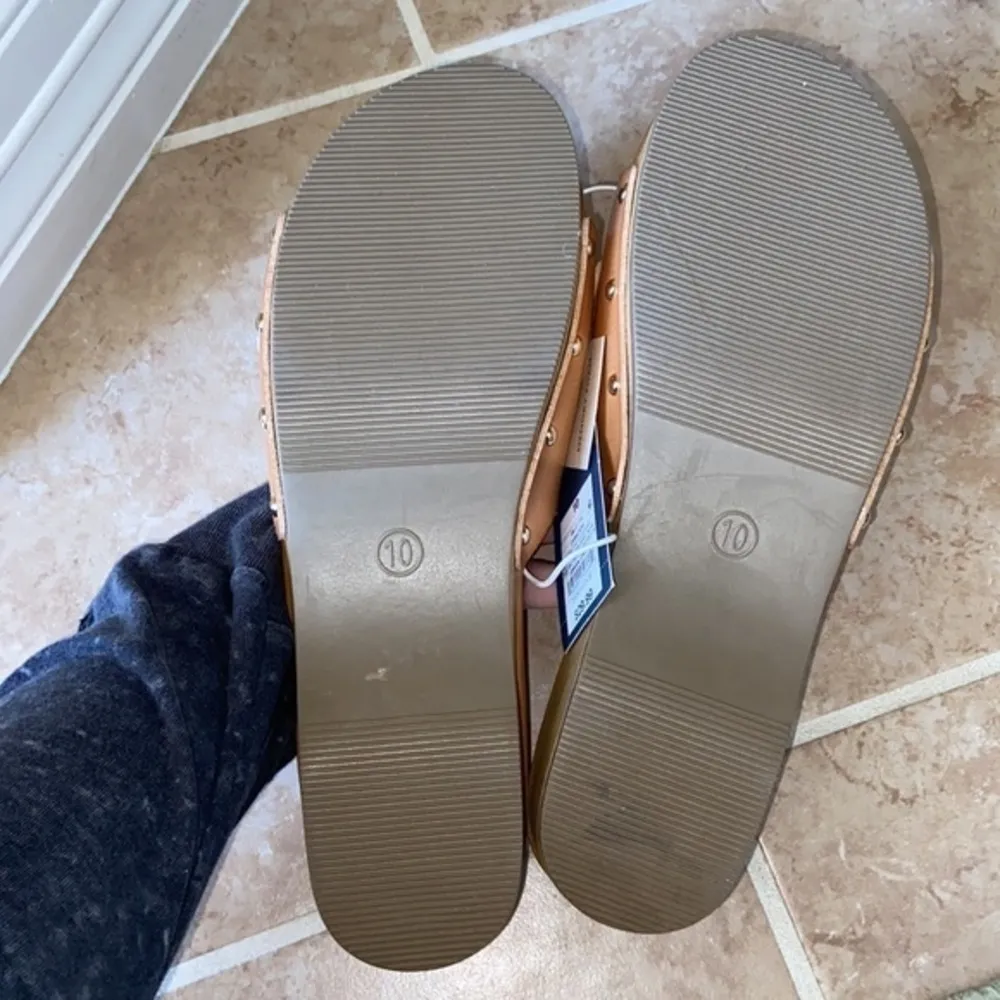 Universal Thread Women's Kora Faux Wood Bottom Sandals size 10 - Image 3