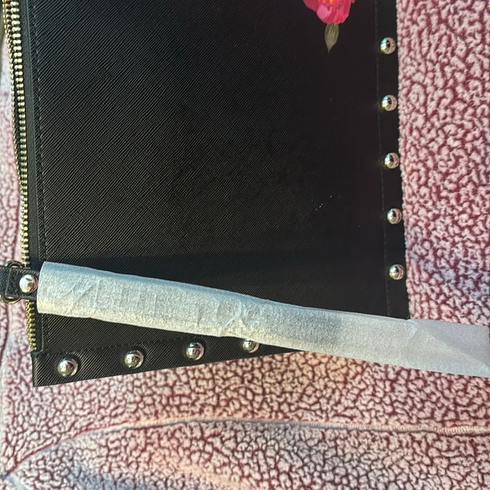 White House Black Market Black floral envelope clutch wristlet - Image 5