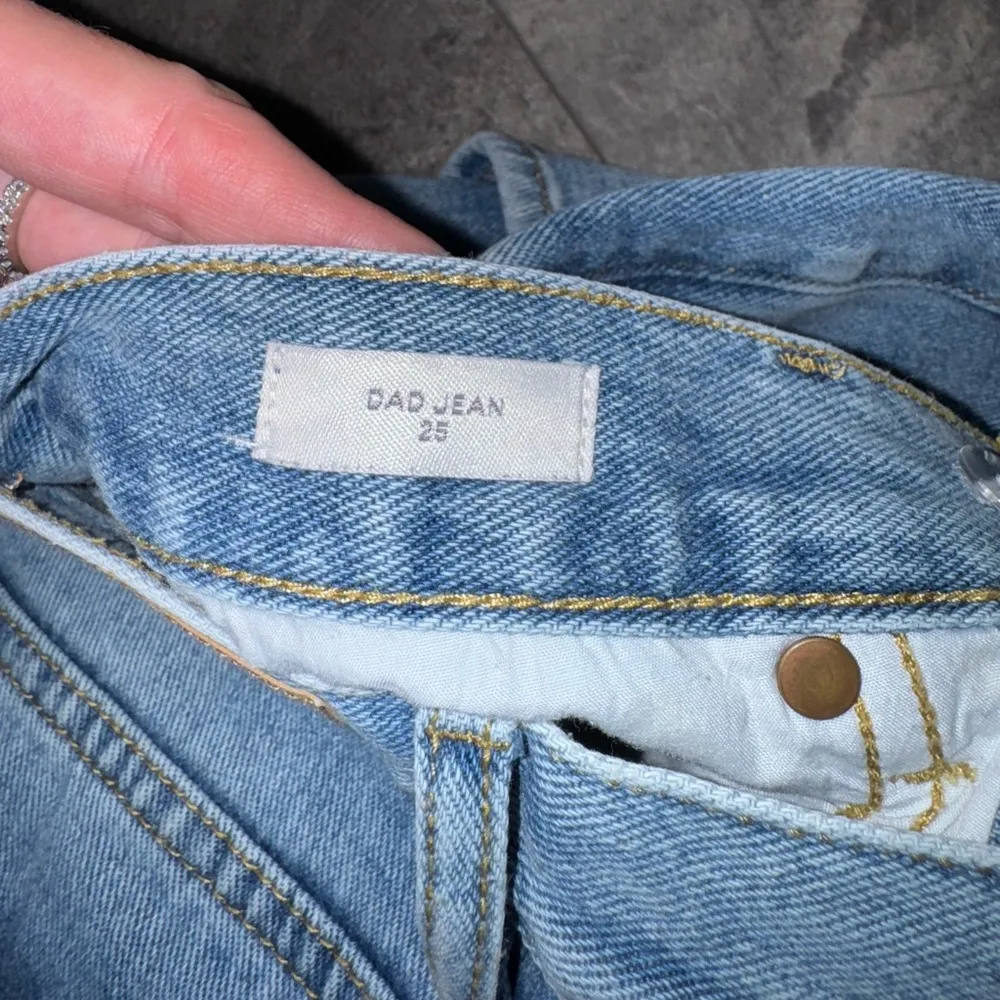 PacSun Dad Jean Light Wash Slanted Waist Jeans Size 25 - Image 3