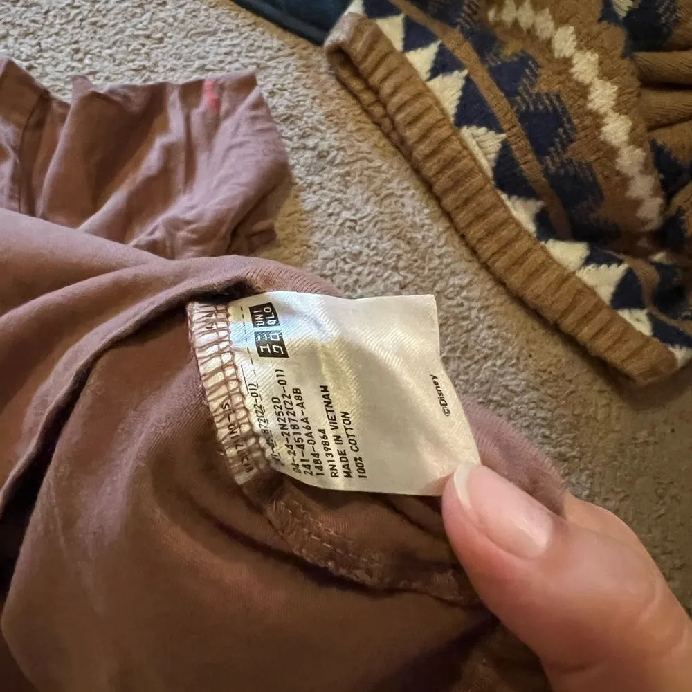 Uniqlo x disney small top - Image 8