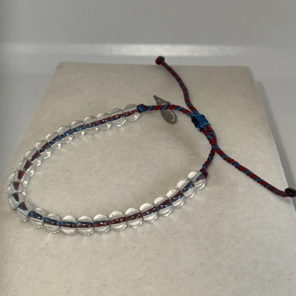 4 Oceans Brand “Seahorse” Glass Beaded Adjustable Bracelet Red / Blue - Image 4