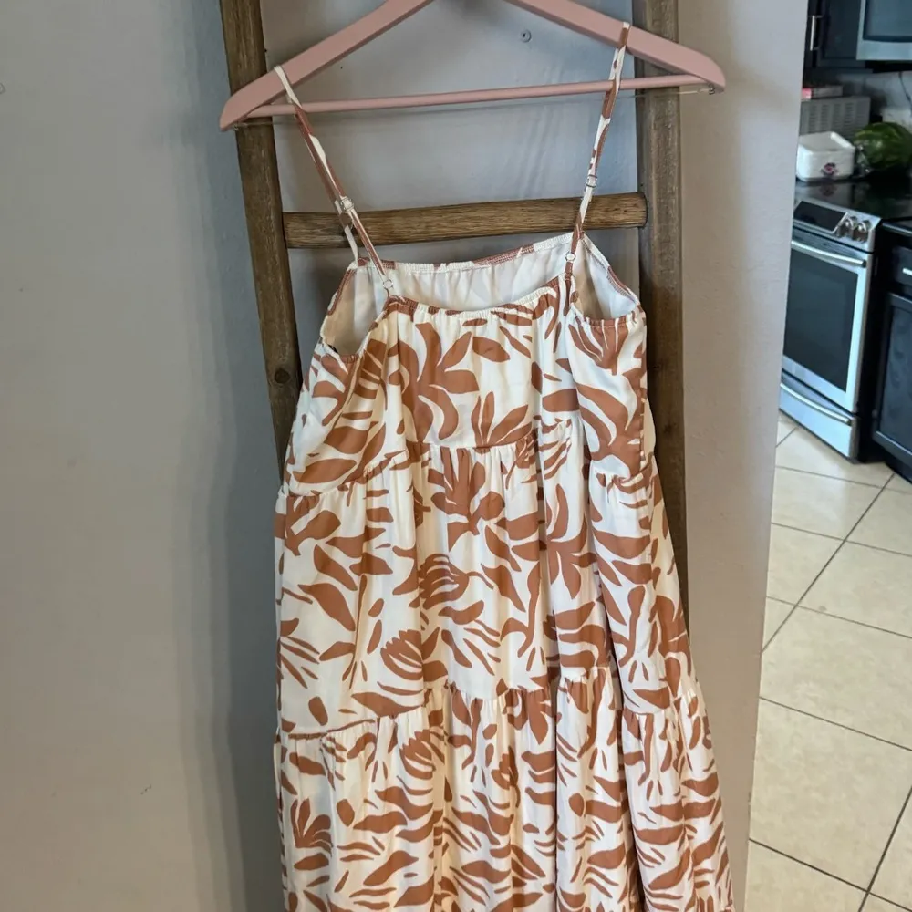 New Women’s sleeveless dress
Size Large 
Brand is Forever 21 - Image 7