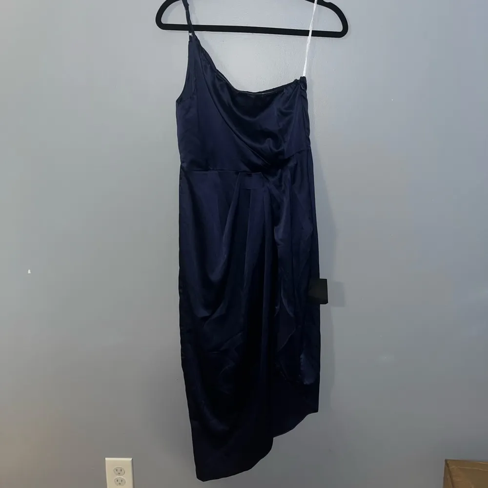 NWT Lulus Law of Attraction Navy Blue One-Shoulder Asymmetrical Midi Dress - Image 2