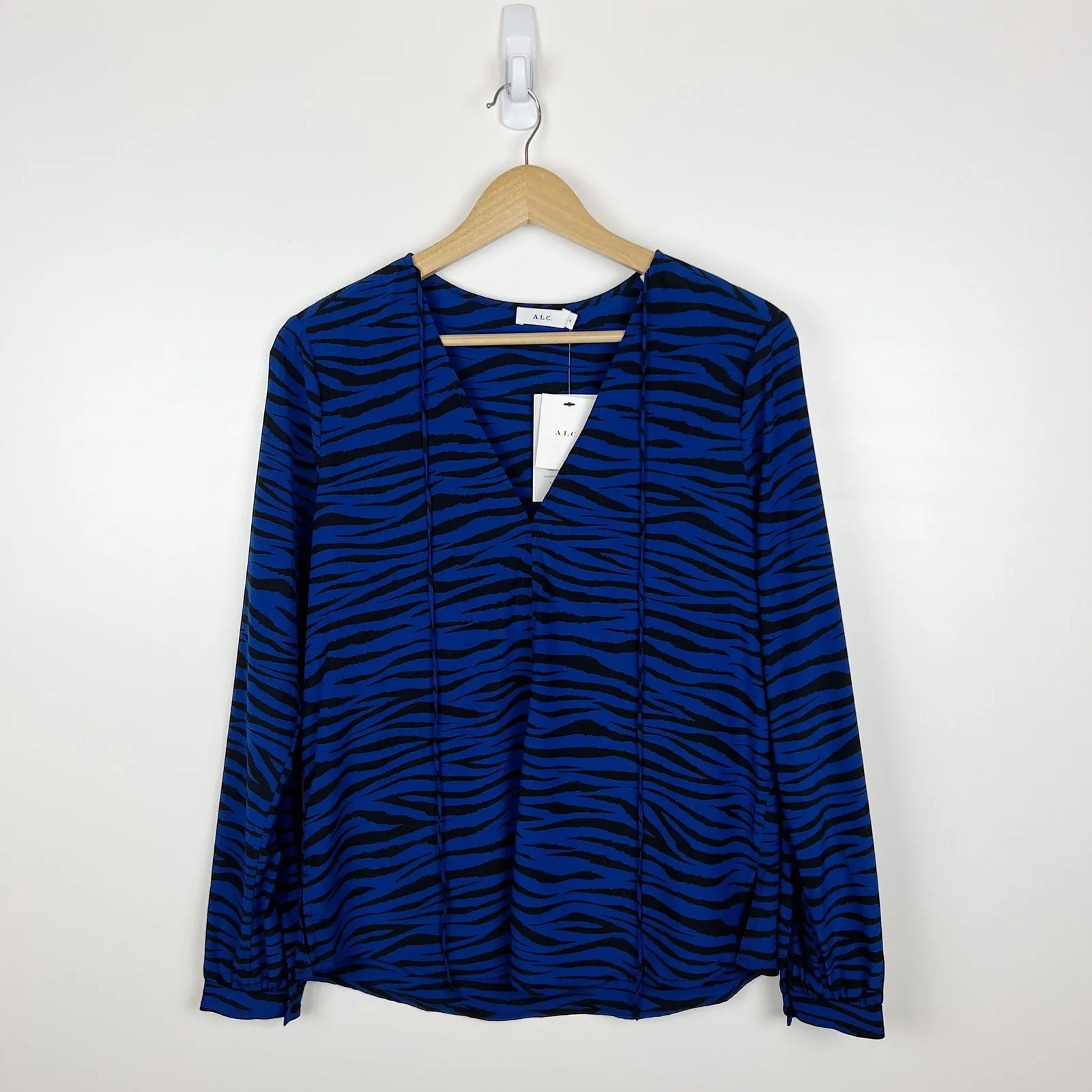 NWT‎ ALC Womens Kirk Silk Top in Blue/Black Zebra Sz 4 Office Career Lightweight - Image 3