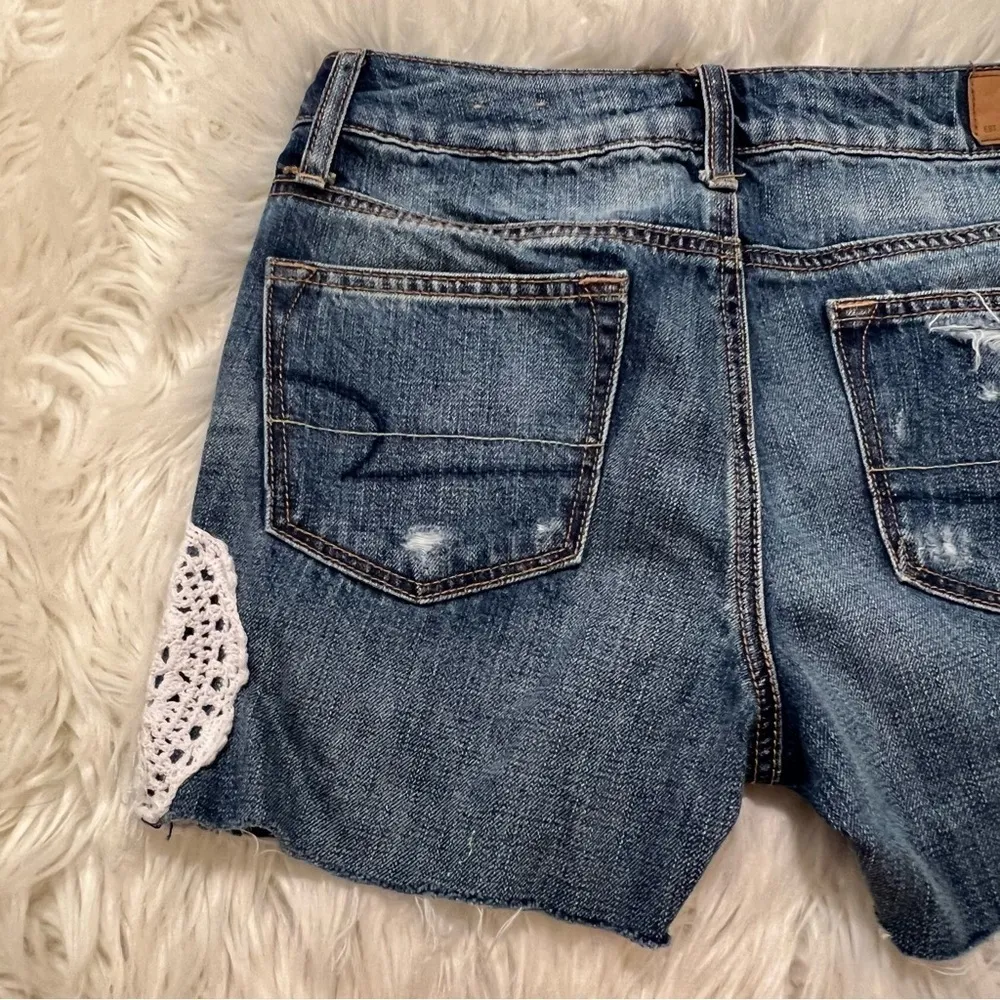 American Eagle Boy Crop Denim Shorts Crochet - Image 5