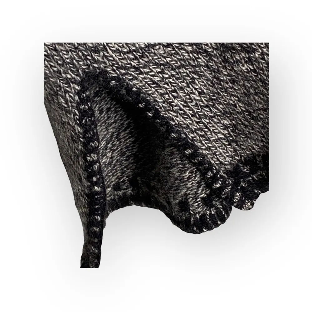 Vintage 90’s: Bloomingdale’s Y2K ᯾ Cozy Cashmere V Neck Knit Whipstitch Sweater - Image 10