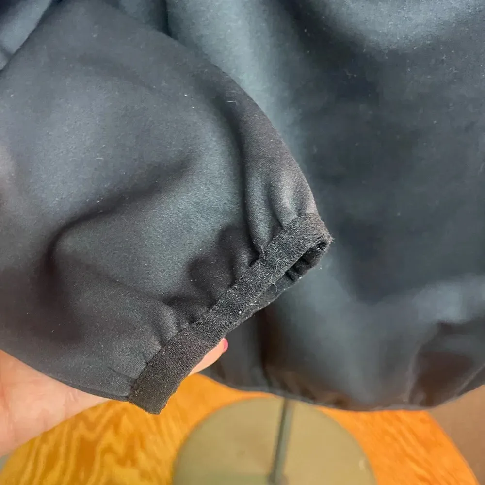 women’s black 1/4 zip with polyester hoody size large - Image 4