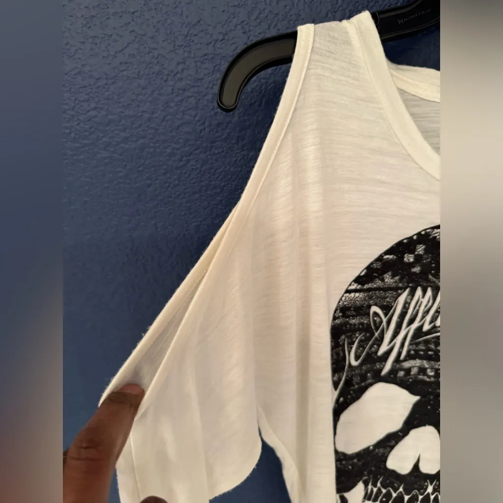 Affliction Women’s White Black Skull 3/4 Sleeve w/cut out shoulders Size XS - Image 6