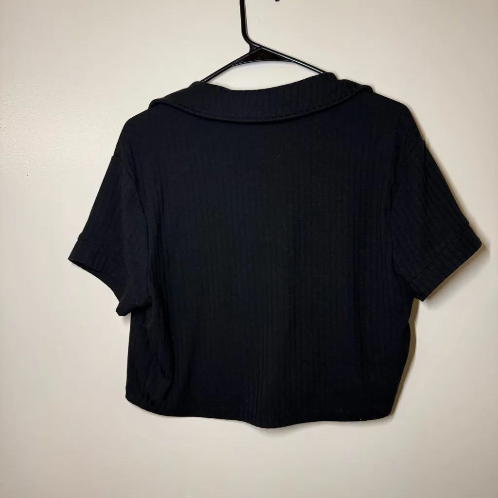 Ingrid & Isabel Collared Black Crop Top Size M - Image 2