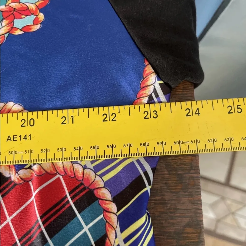 Colorful Patterned Women's Top with a bird print Black Size M - Image 7