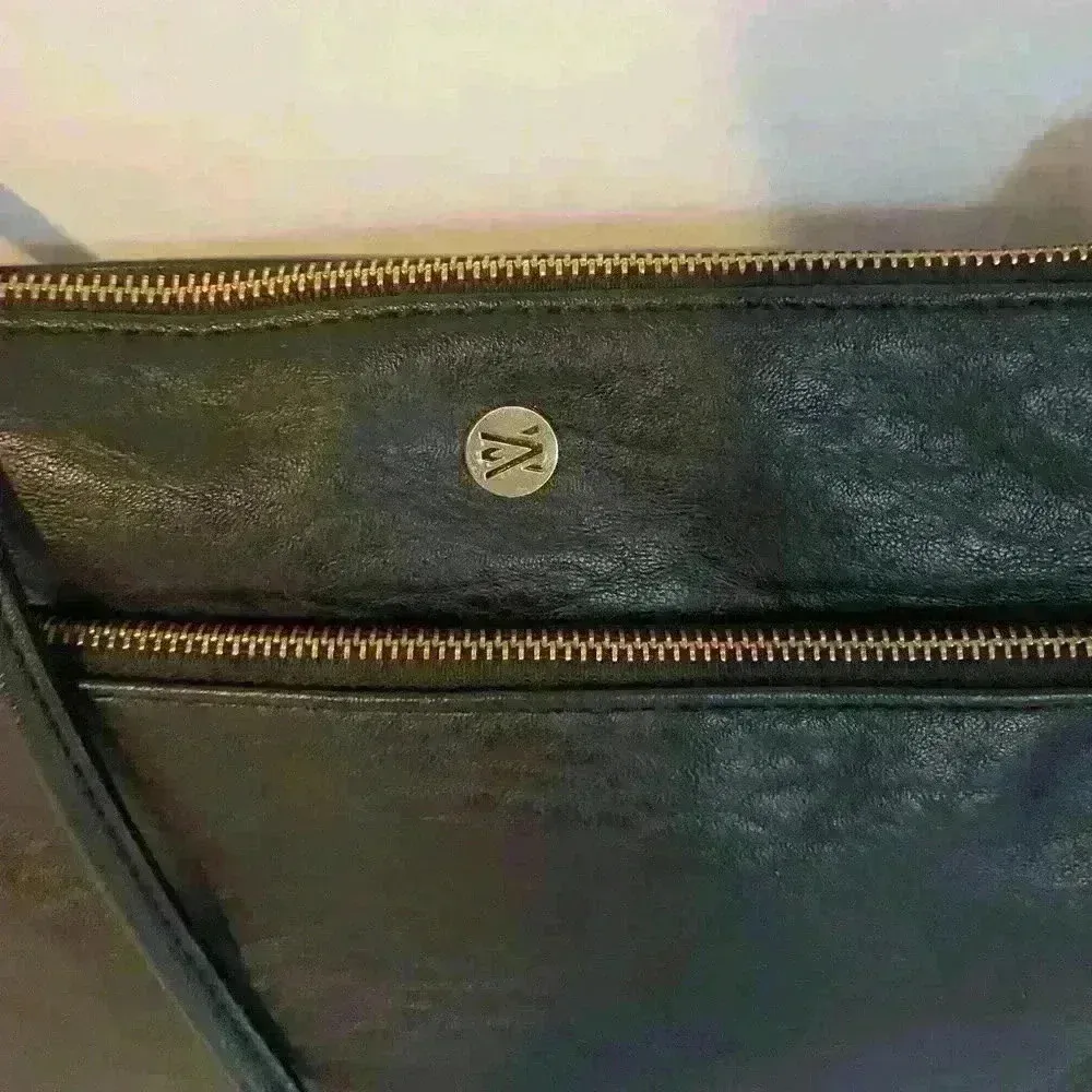 Traventi Leather double slip black crossbody hand‎ bag - Image 4