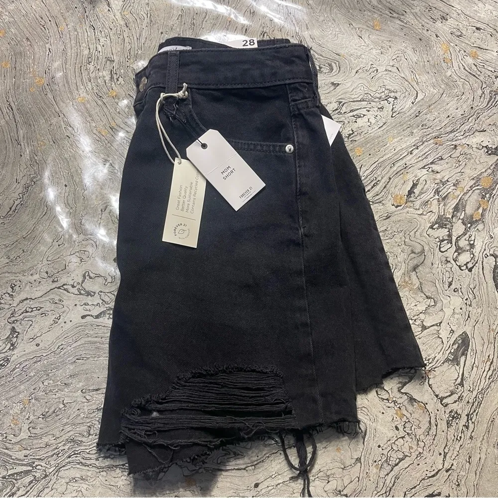 New Women’s black denim Jean 
shorts size 27
Mom shorts 
 
Brand is Forever 21 - Image 5