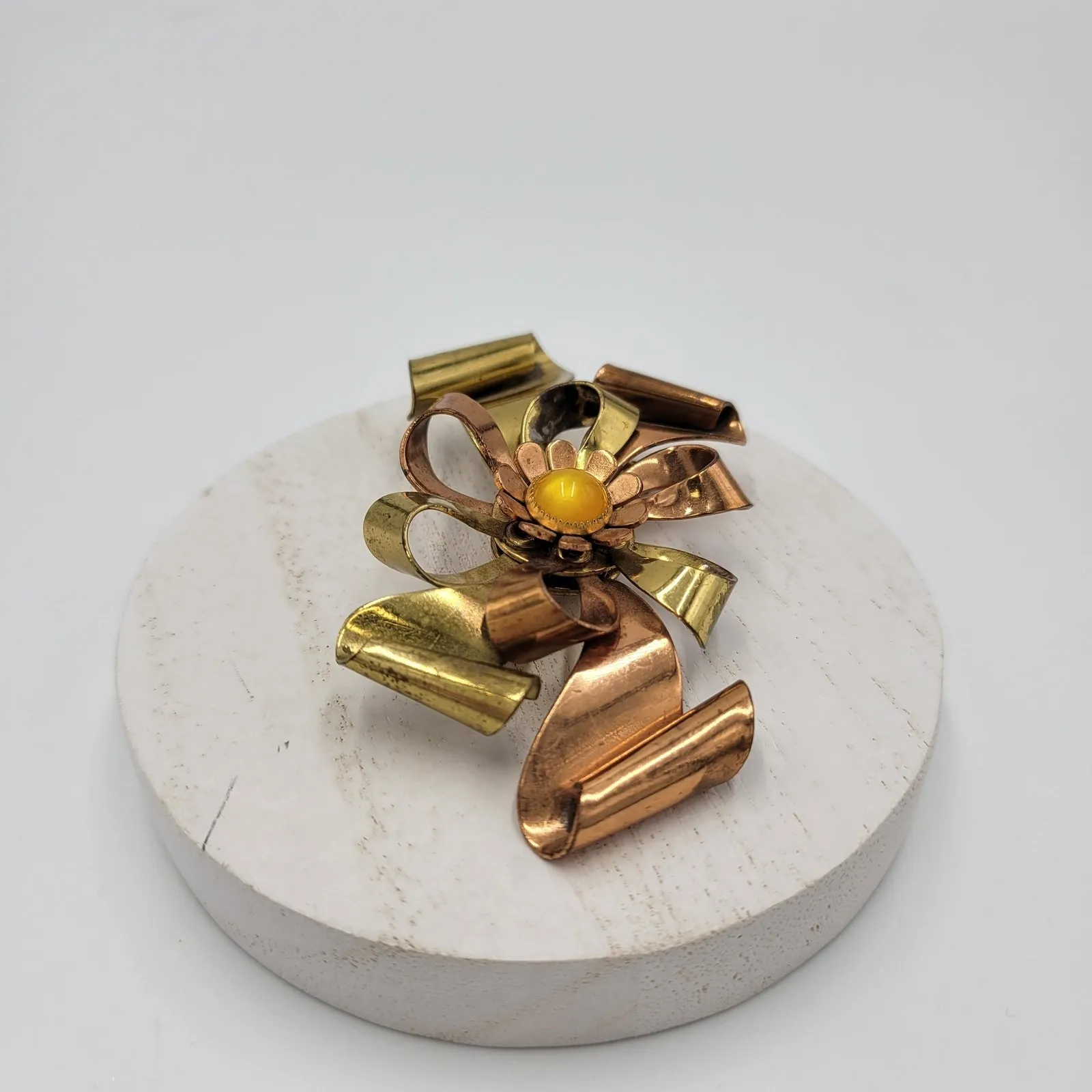 Vintage Two Tone Copper & Gold Ribbon Flower Brooch Pin Yellow Faux Pearl Stone Brown - Image 7