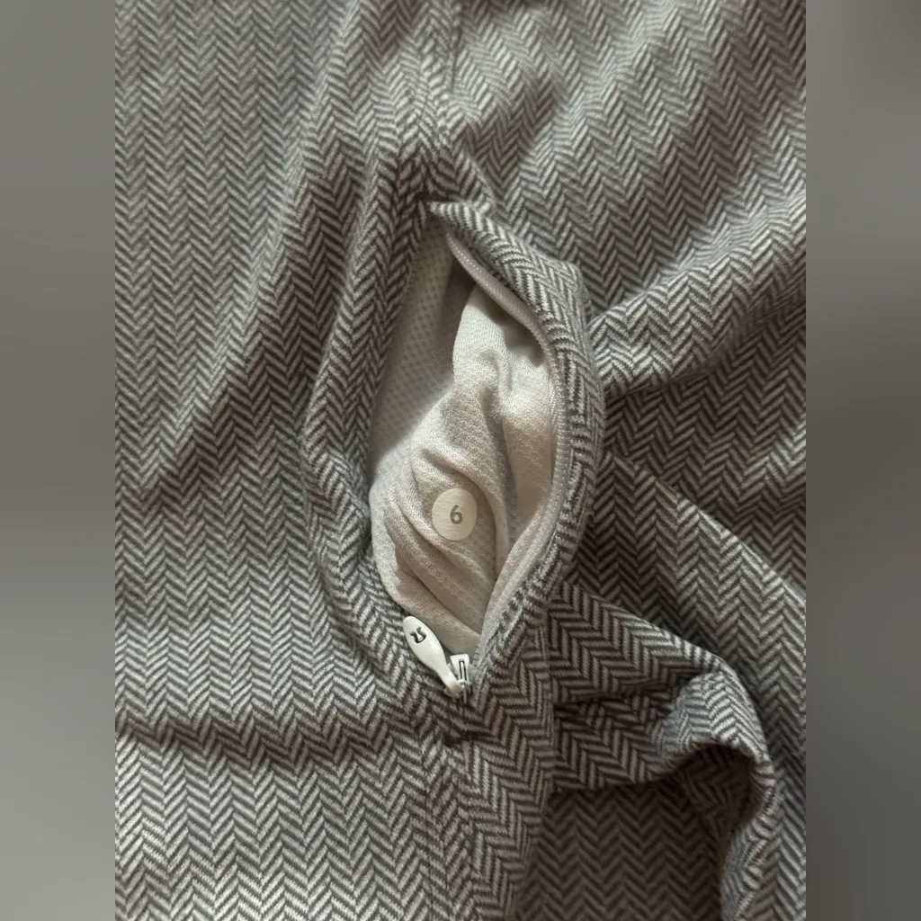 Lululemon Kanto Catch Gray Herringbone Quarter Zip Jacket 6‎ - Image 4